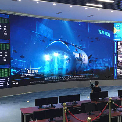 خزانة LED داخلية كبيرة ثابتة P1.8 640 × 640 مم متعددة الاتجاهات قابلة للتعديل